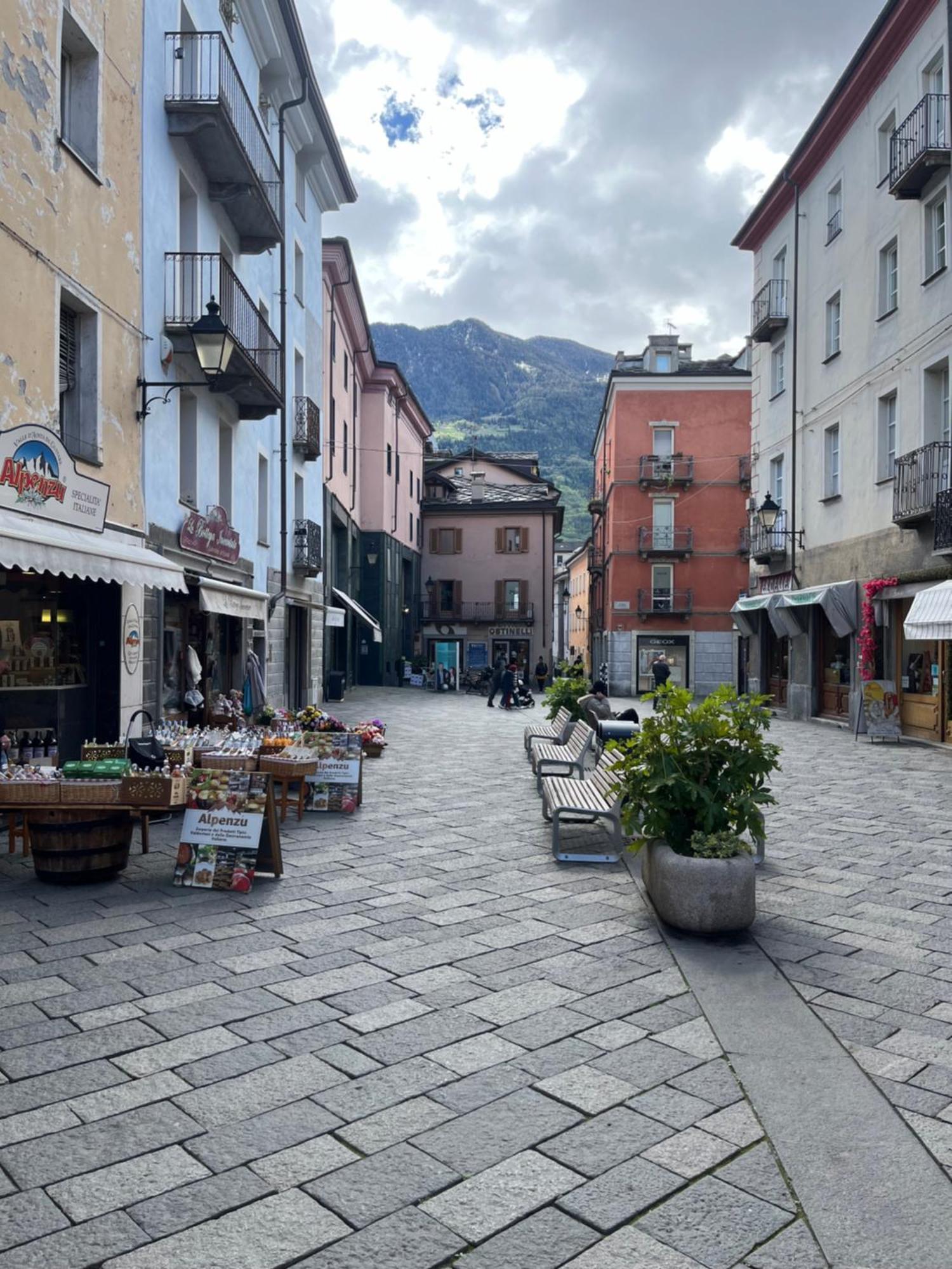 Game,Set And Love -Loft Nel Cuore Di Aosta Eksteriør bilde