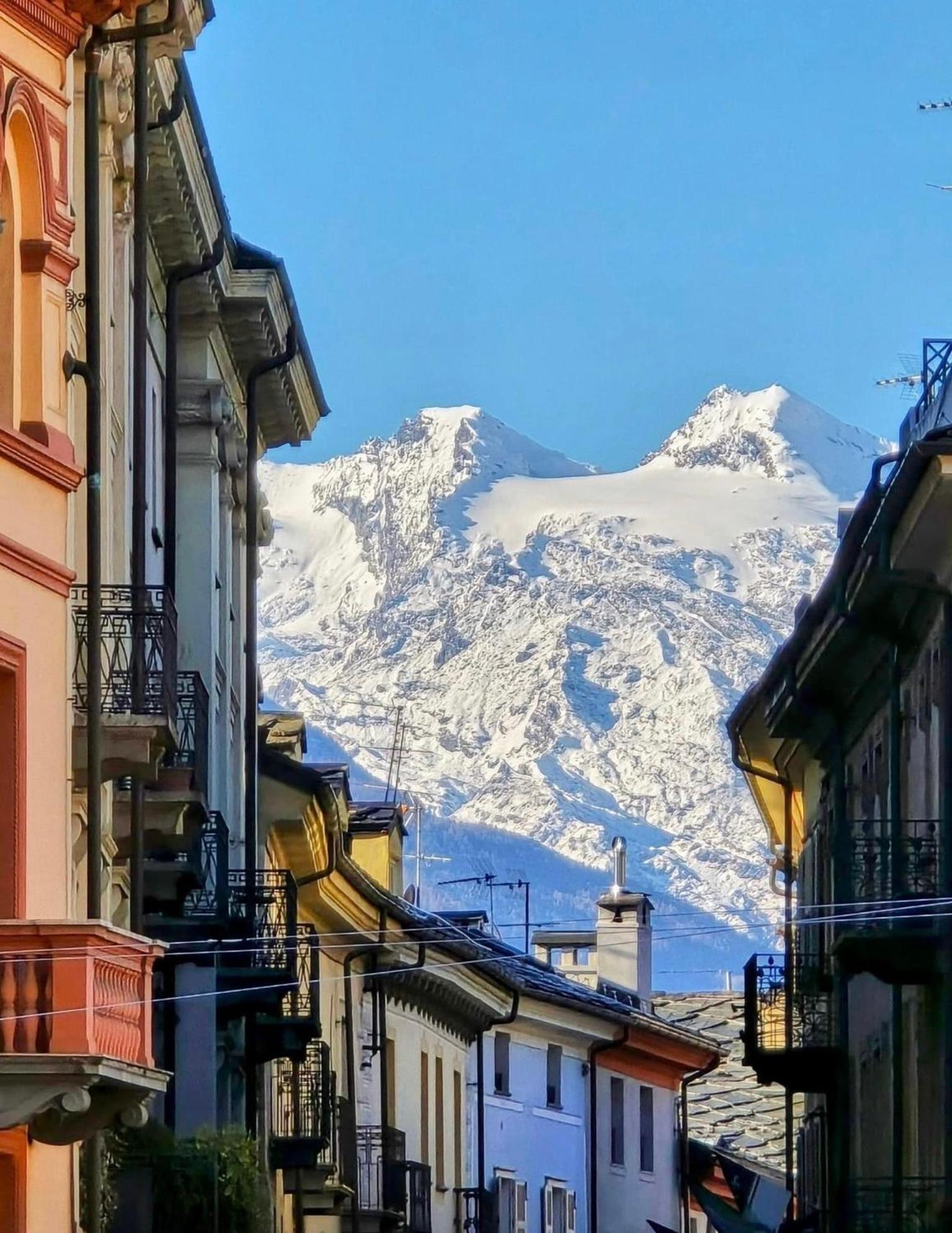 Game,Set And Love -Loft Nel Cuore Di Aosta Eksteriør bilde